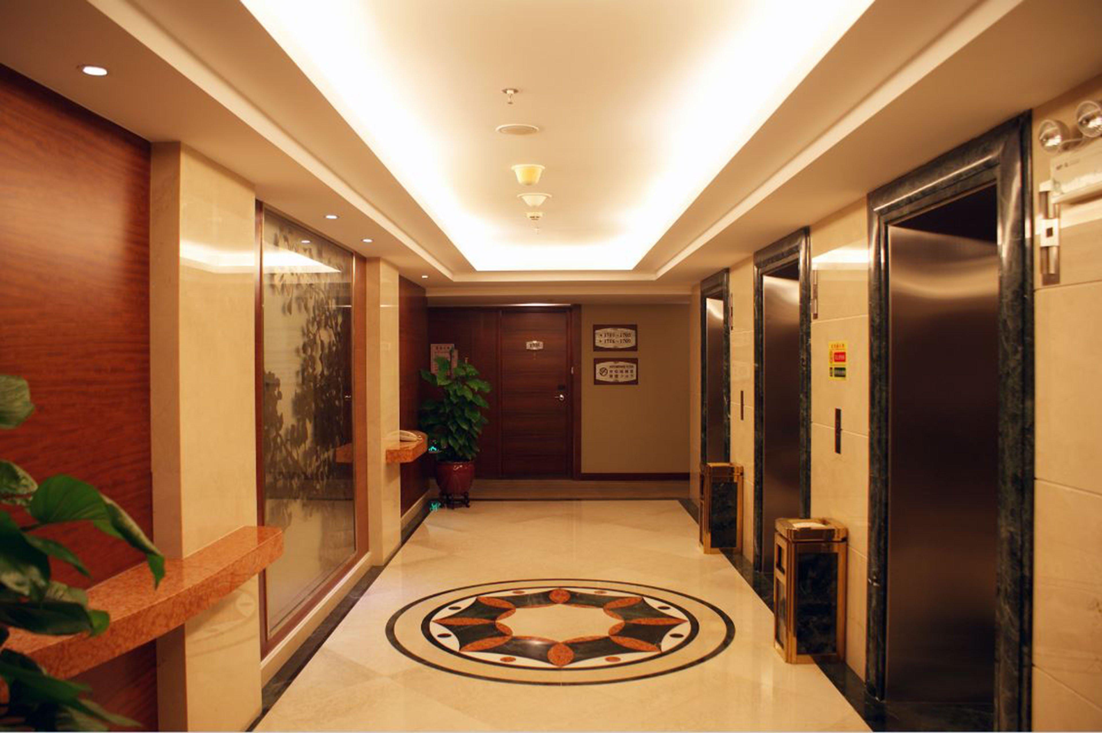 Hotel Donghua By Ihg 4*