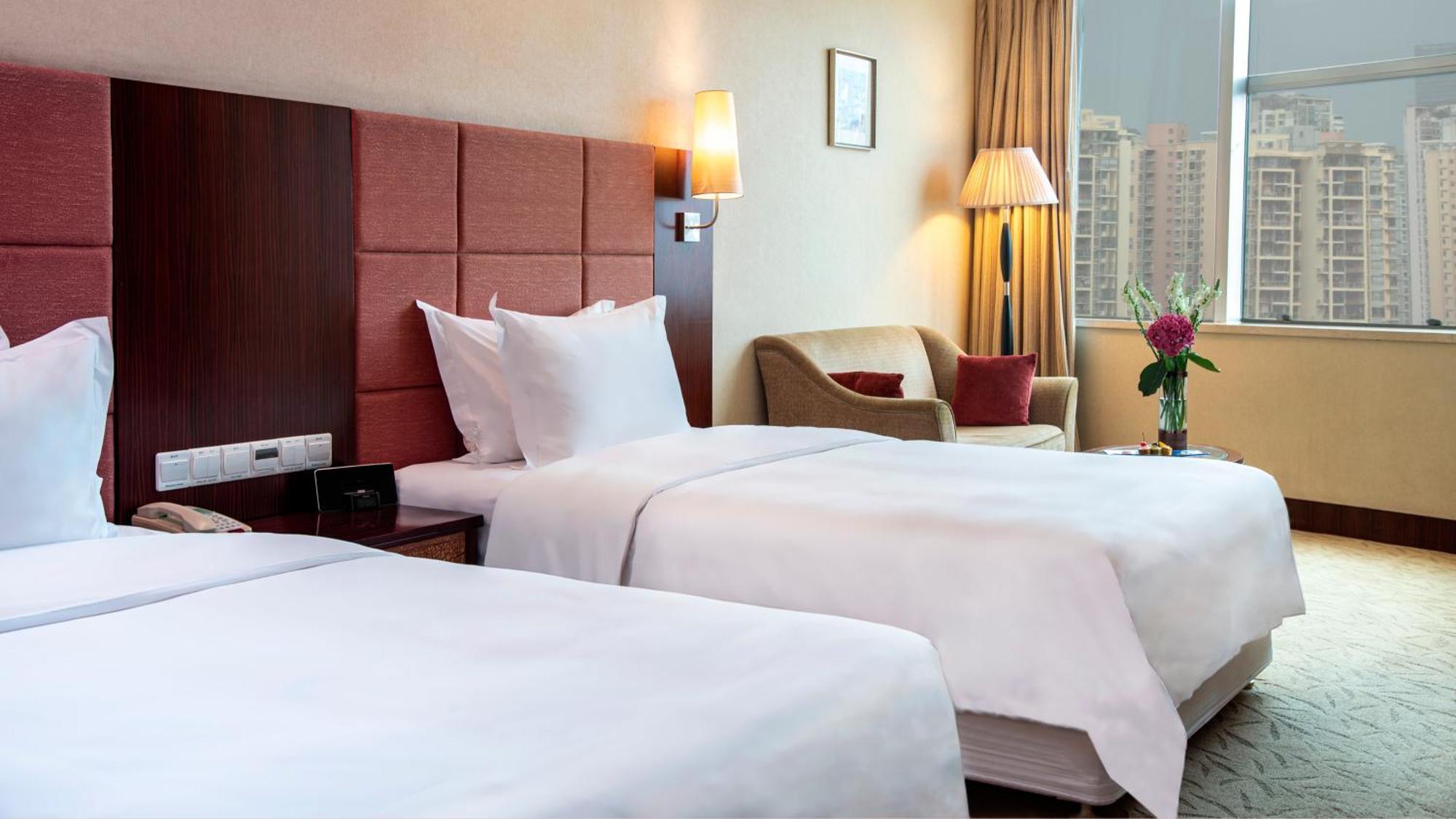 Hotel Donghua By Ihg 4*