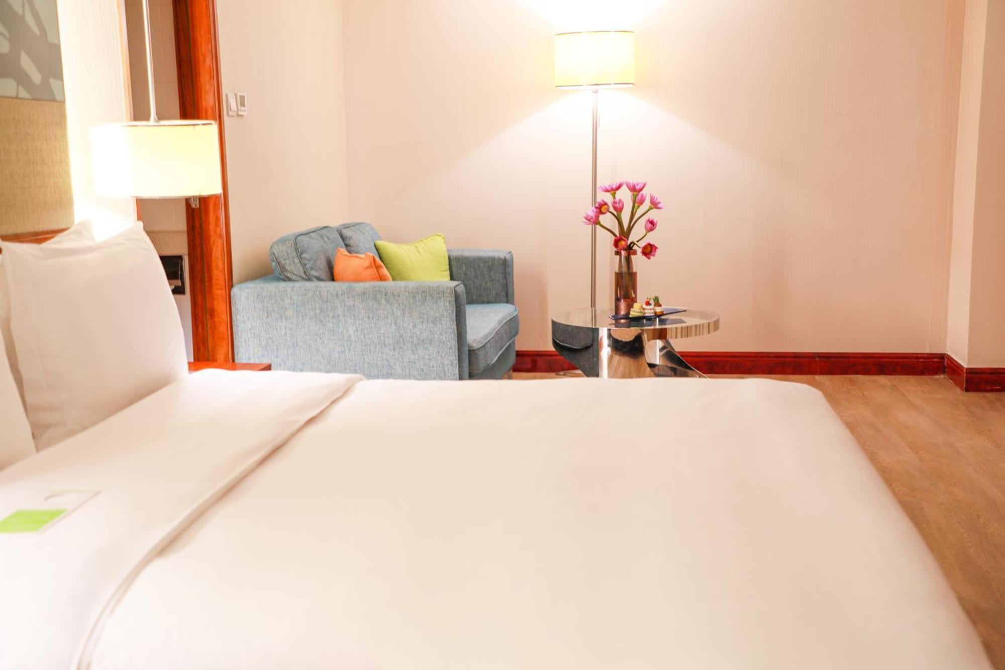 Hotel Donghua By Ihg 4*