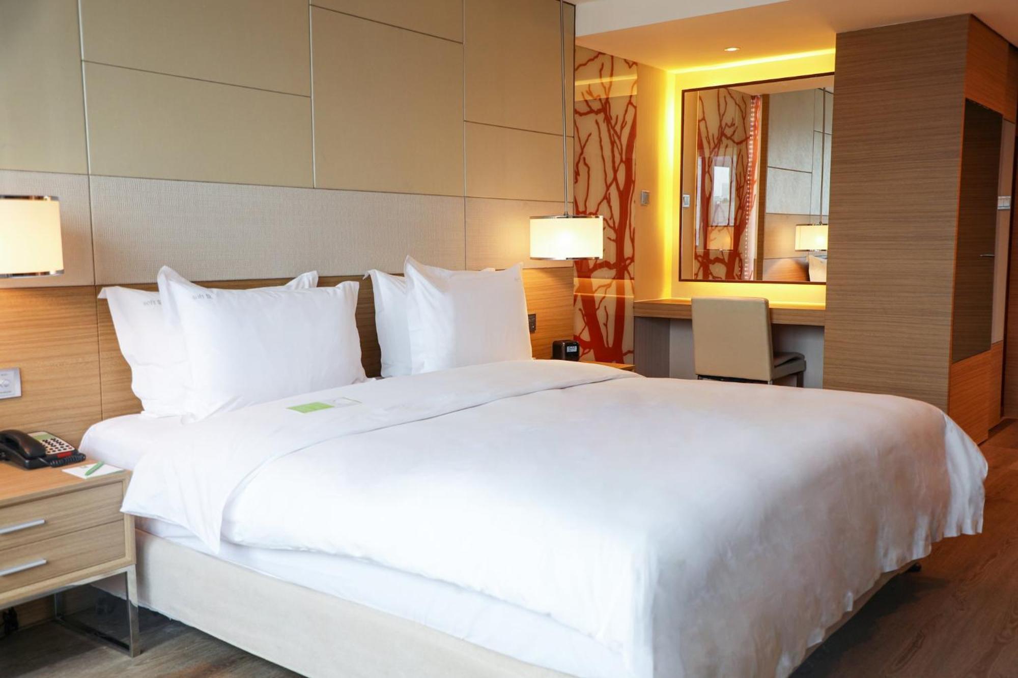 Hotel Donghua By Ihg 4*