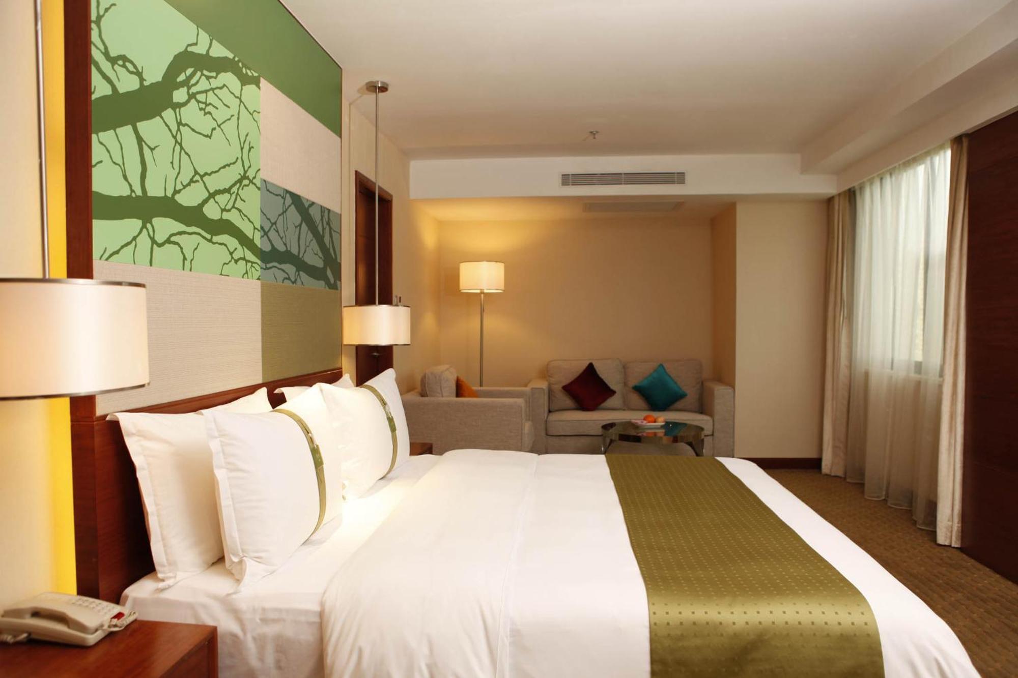 Hotel Donghua By Ihg 4*