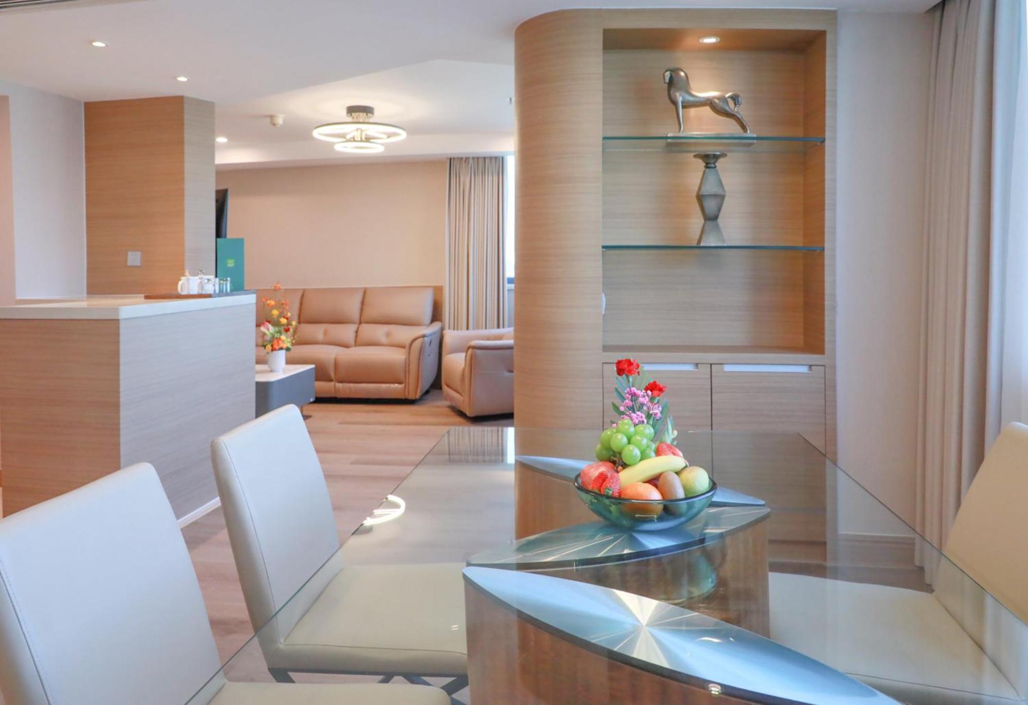 Отель Donghua By Ihg 4*