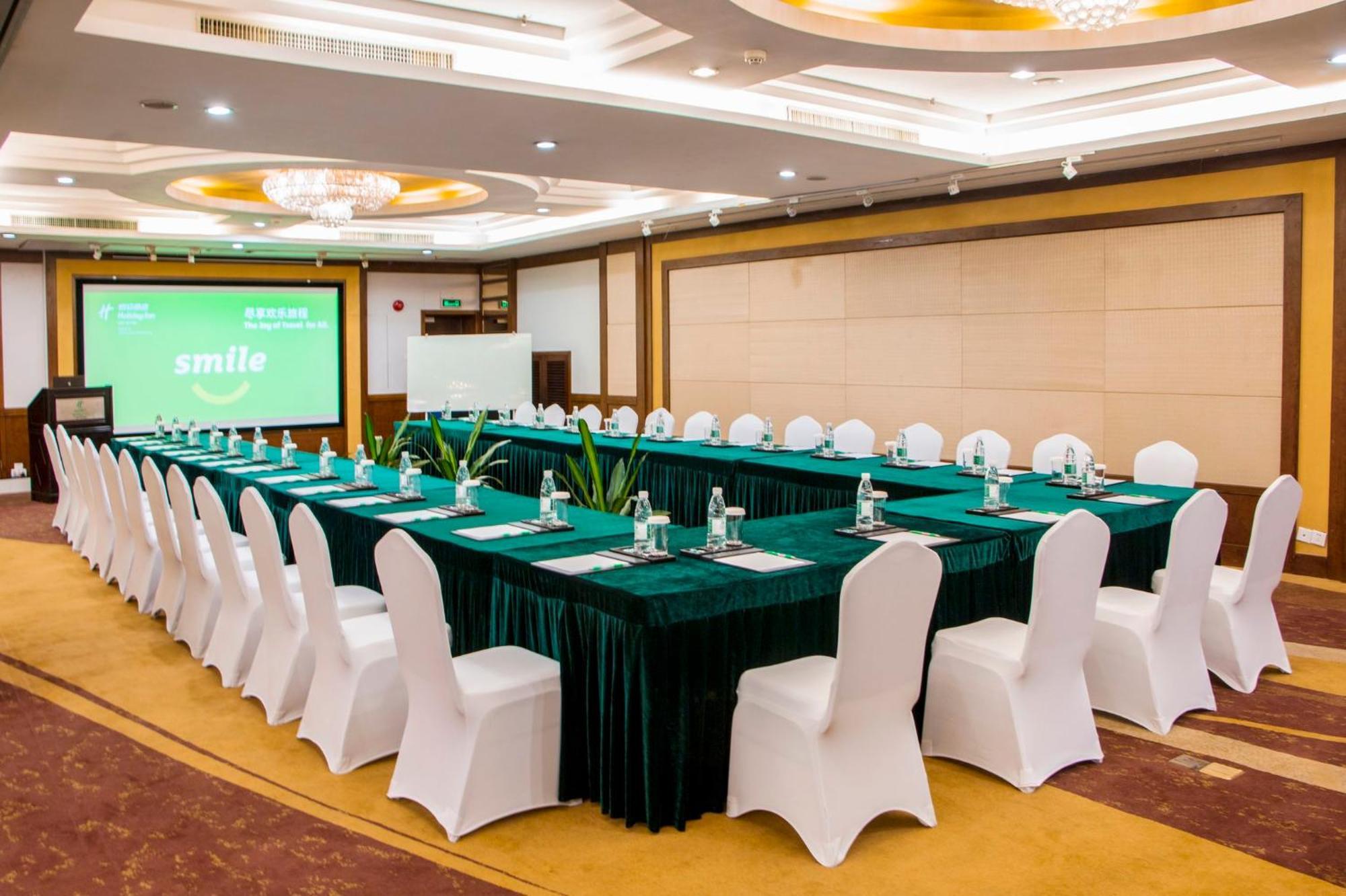 Отель Donghua By Ihg 4*